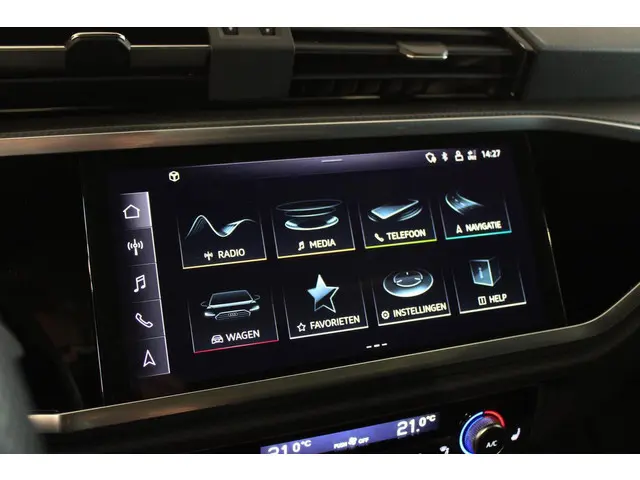 Audi Q3 35 TFSI S edition PANO | Sfeer 2023 Benzine 46