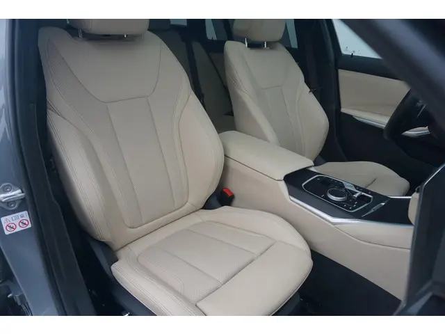 BMW 3 Serie Touring 330e xDrive 2022 Hybride Benzine 8
