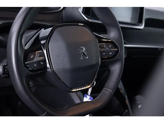 Peugeot 208 1.2 PureTech Active 5drs 2023 Benzine 9