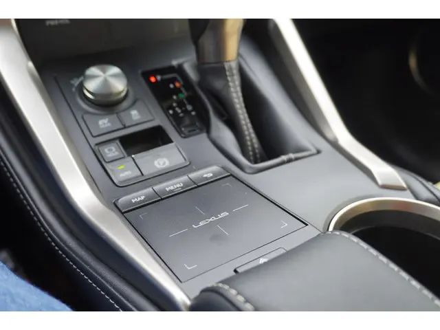 Lexus NX 300h AWD 2018 Hybride Benzine 28