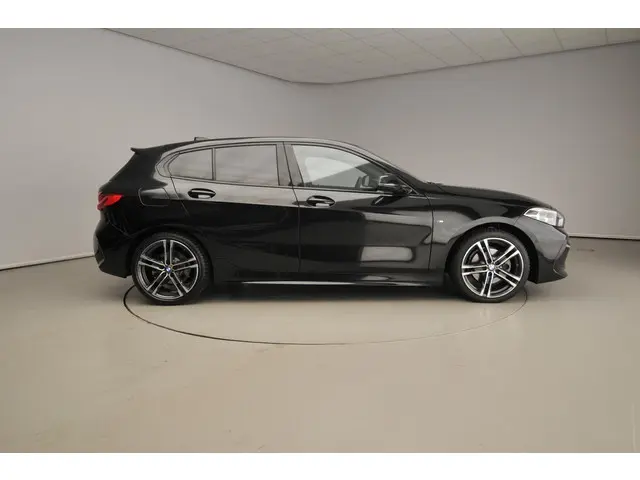 BMW 1 Serie 5-deurs 118i 2020 Benzine 4