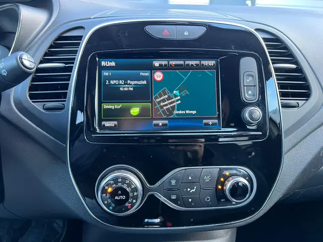 Renault Captur 0.9 TCe Bose 2018 Benzine 12