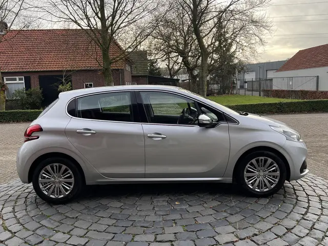 Peugeot 208 1.2 PureTech Allure 2018 Benzine 5