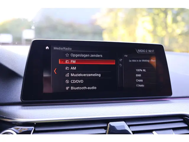 BMW 5 Serie M550i xDrive Executive 2018 Benzine 42