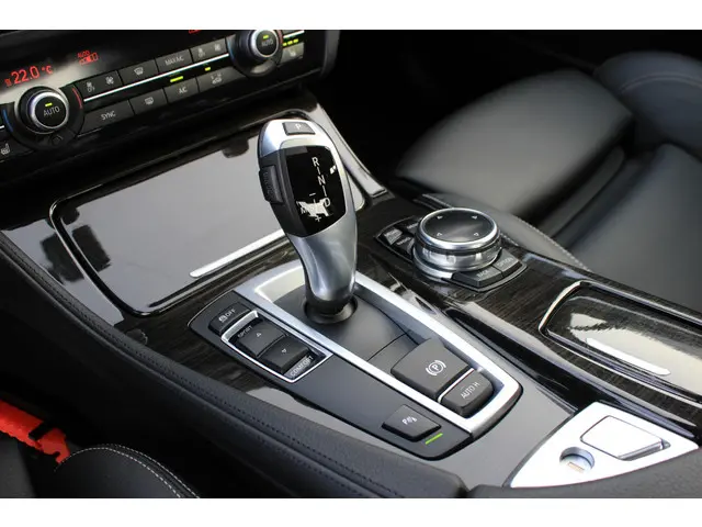 BMW 5 Serie 520i Executive 2014 Benzine 24