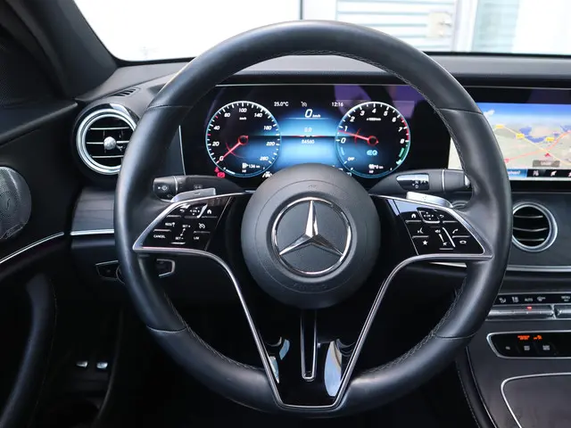 Mercedes-Benz E-Klasse 300 e 2020 Hybride Benzine 16