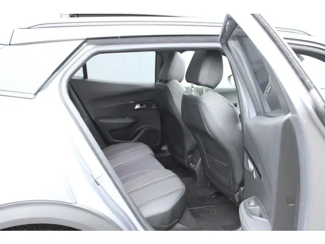 Peugeot 2008 1.2 PT 130 GT 2021 Benzine 12