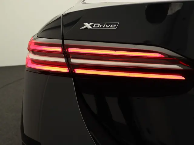 BMW 5 Serie Sedan 550e xDrive 2024 Hybride Benzine 9