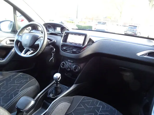 Peugeot 2008 1.2 PureTech Blue Lion 130 PK 2018 Benzine 22