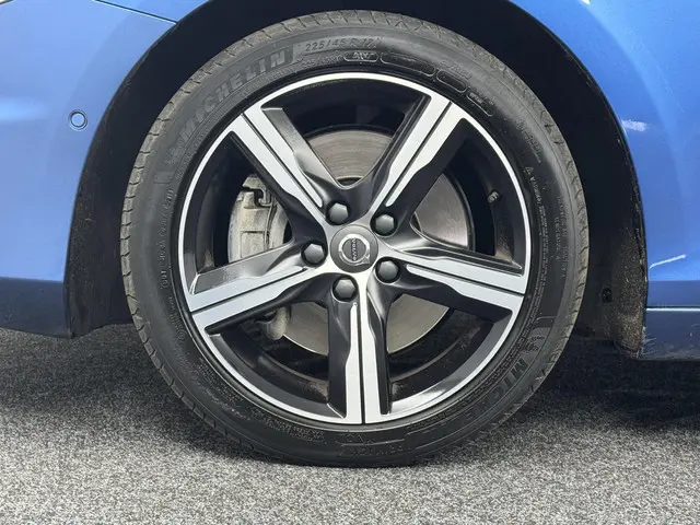 Volvo V40 1.5 T3 Polar+ Sport 2019 Benzine 26
