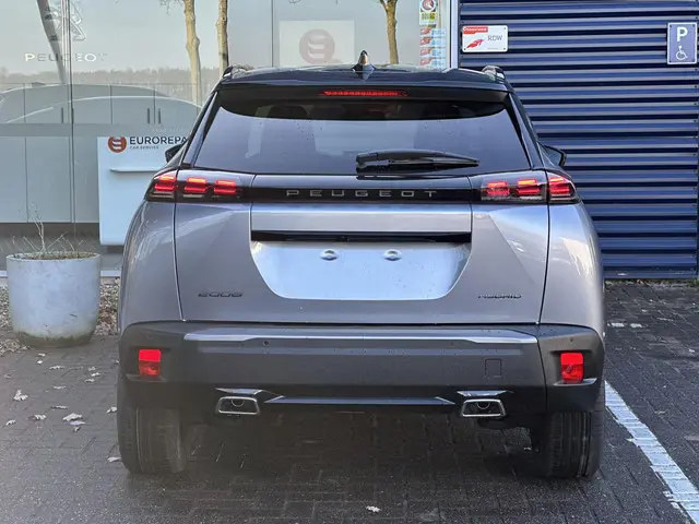 Peugeot 2008 1.2 Hybrid 145 GT 2026 Hybride Benzine 7