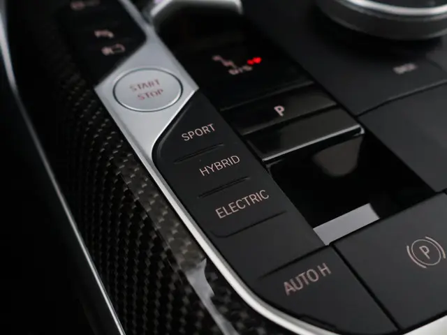 BMW 3 Serie Touring 330e 2025 Hybride Benzine 32