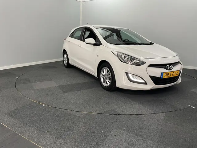 Hyundai i30 1.4 AIRCO PDC LMV 2014 Benzine 2