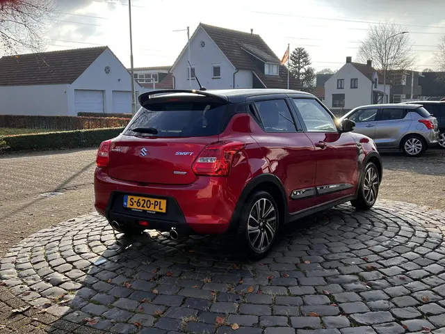 Suzuki Swift 1.2 SportLine Smart Hybrid 2023 Benzine 4