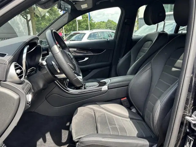 Mercedes-Benz GLC 300e 4MATIC 2022 Hybride Benzine 18