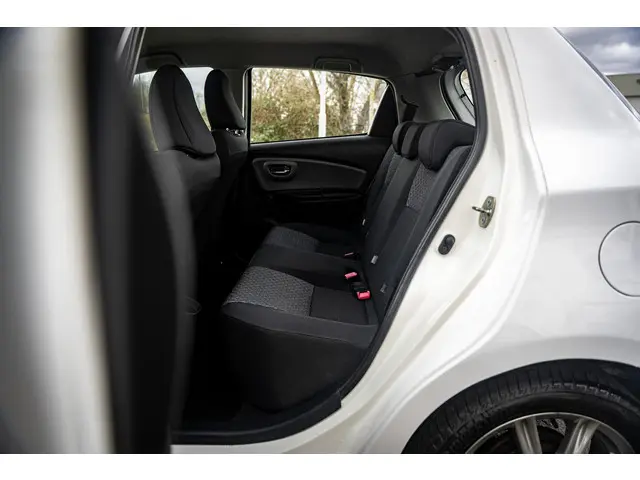 Toyota Yaris 1.0 VVT-i Trend 2015 Benzine 17