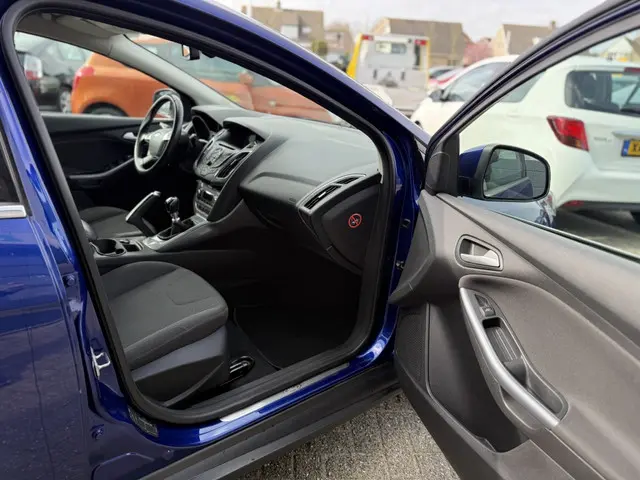 Ford Focus Wagon 1.0 EcoB. Edit. Plus 2014 Benzine 10