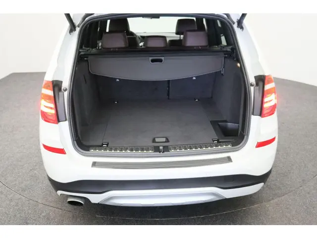 BMW X3 sDrive20i High Executive 2016 Benzine 20