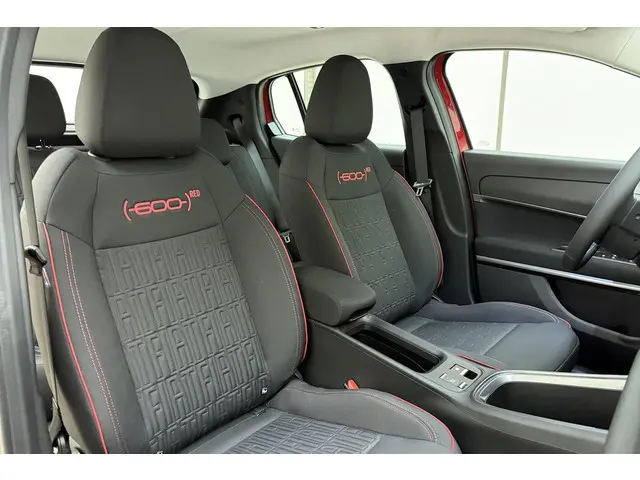 Fiat 600e RED 54 kWh 2025 Elektrisch 13