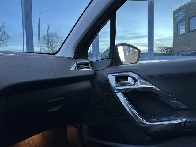 Peugeot 2008 1.6 VTi Allure 2014 Benzine 12