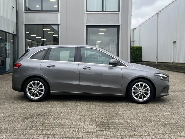 Mercedes-Benz B-Klasse 180 Launch Edition 2020 Benzine 3