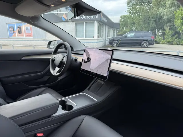 Tesla Model 3 Range Plus 2021 Elektrisch 13
