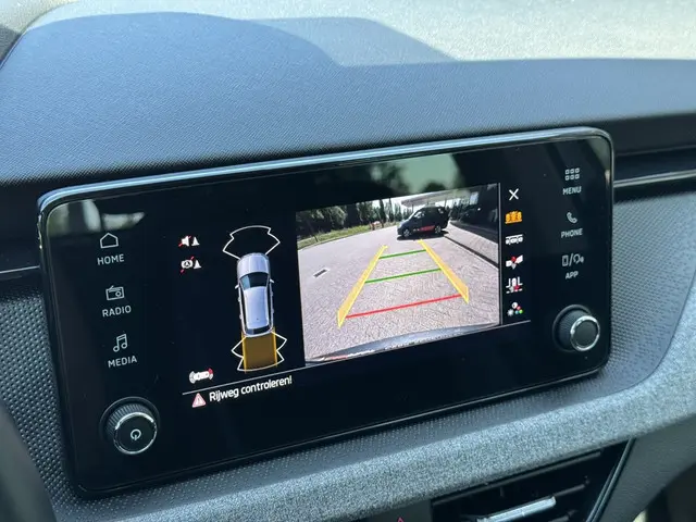 Škoda Kamiq 1.0 TSI Selection DSG 110 pK 2024 Benzine 26