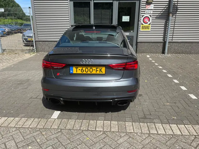 Audi RS3 A3 Limousine 2.5 TFSI quattro 2017 Benzine 8