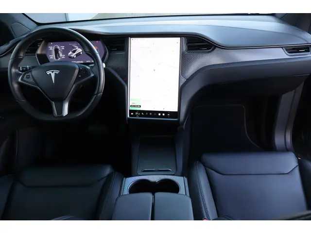 Tesla Model X 2