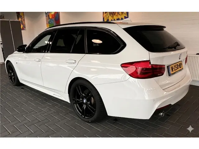 BMW 3 Serie Touring 318i M Sport 2019 Benzine 3