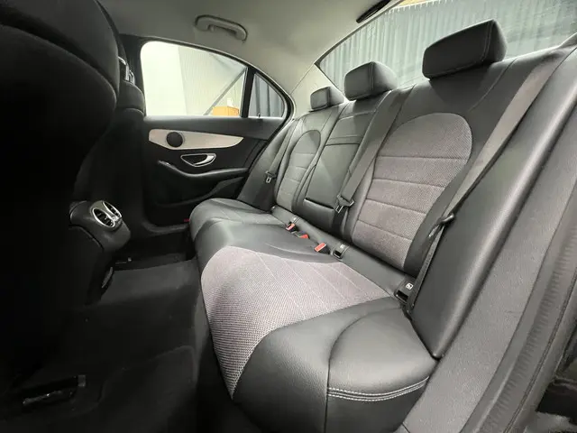 Mercedes-Benz C-Klasse 180 Premium 2018 Benzine 26