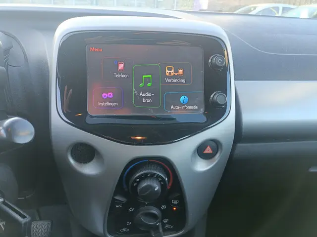 Peugeot 108 1.0 GROOT SCHERM BLUETH/NAP/AIRCO 2014 Benzine 8