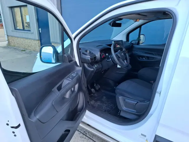 Opel Combo 1.5D L1H1 Edition 2022 Diesel 16