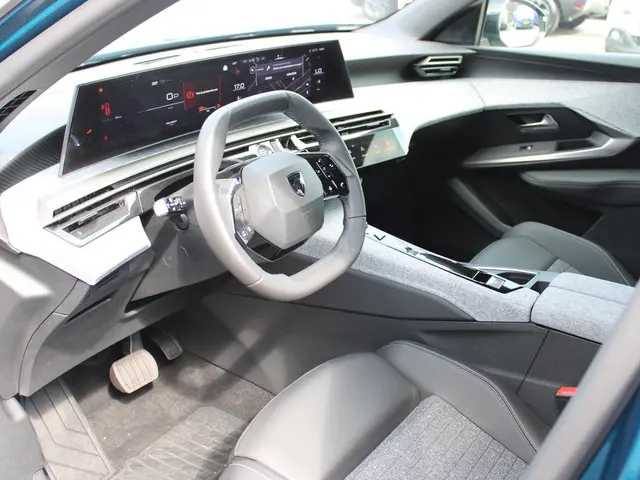 Peugeot 3008 1.2 Hybrid 145 Allure 2025 Hybride Benzine 14