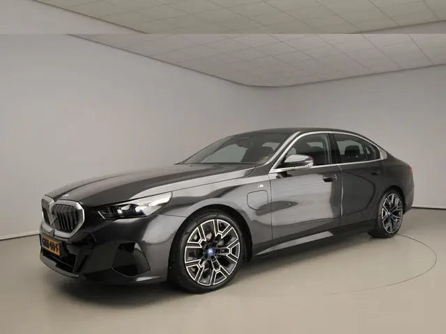 BMW 5 Serie Sedan 530e 2024 Hybride Benzine 56