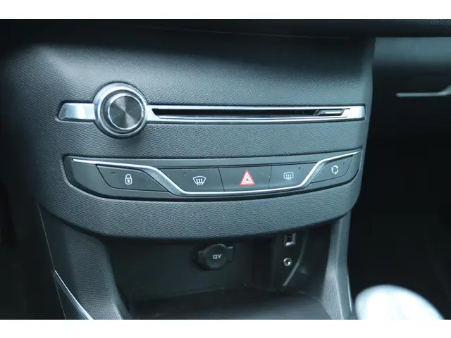 Peugeot 308 1.2 PT ALLURE 2017 Benzine 30