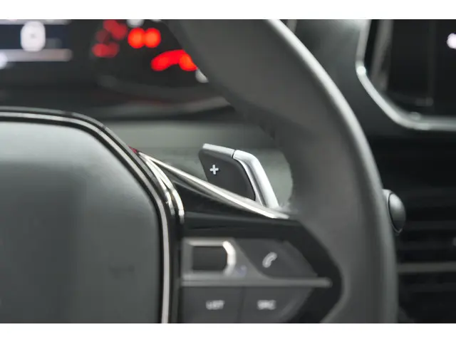 Peugeot 208 PureTech 100 EAT8 Active Pack 2023 Benzine 33