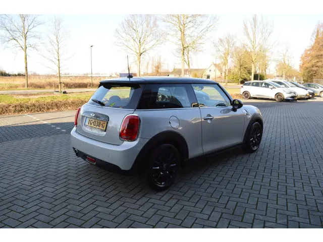 MINI Cooper Mini 1.5 Serious Business autom. 2017 Benzine 6