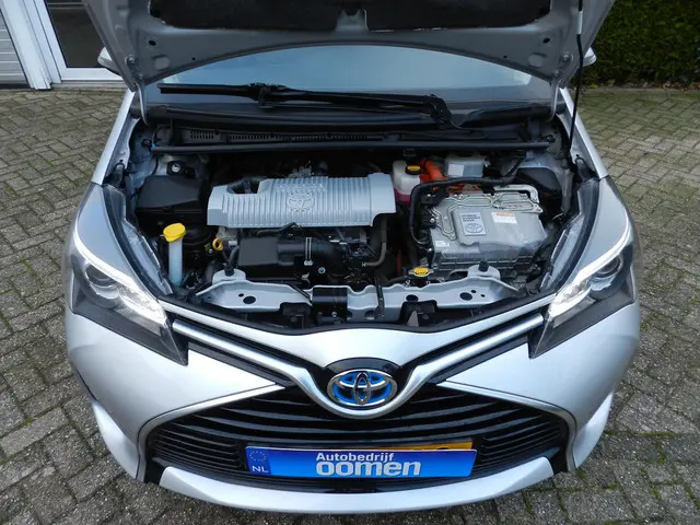 Toyota Yaris 1.5 Hybrid Aspiration 2015 Hybride Benzine 9