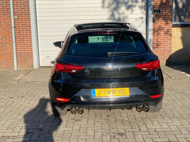 SEAT Leon FR Pano Leder Akrapovic Dynaudio 2018 Benzine 9