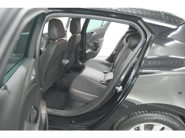 Opel Astra 1.2 Business Edition 2021 Benzine 28