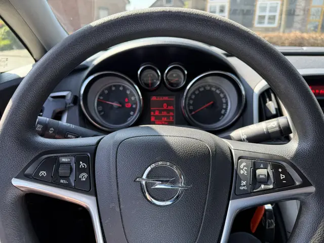 Opel Astra 1.4 TURBO DESIGN EDITION 2013 Benzine 13