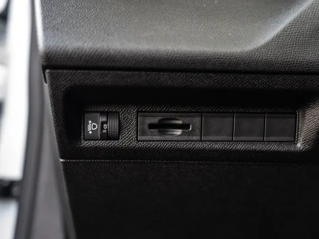 Peugeot 308 YHZT-D21700 2024 Diesel 26