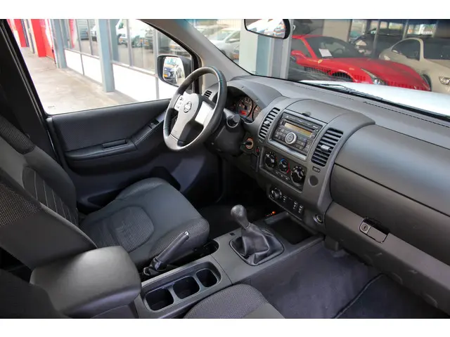 Nissan Navara 2.5 dCi XE King Cab 2012 Diesel