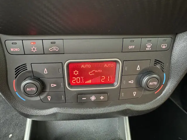 Alfa Romeo MiTo 1.3 JTDm ECO Distinctive 2013 Diesel 10