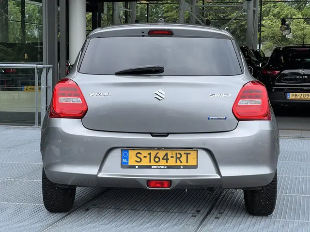 Suzuki Swift 1.2 Style Smart Hybrid 2023 Benzine 19