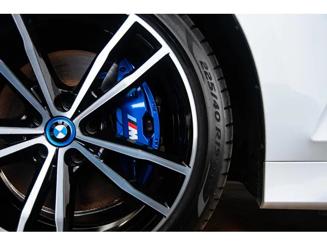 BMW 3 Serie Touring 330e xDrive 2023 Hybride Benzine 29