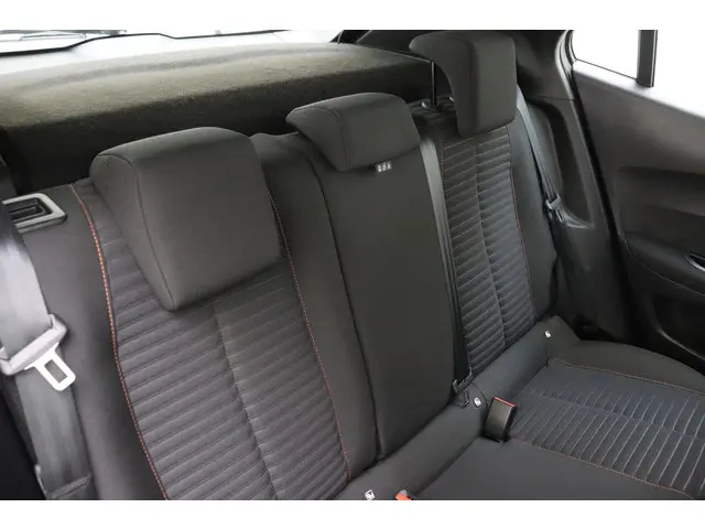 Peugeot 2008 1.2 PureTech Active 2021 Benzine 15
