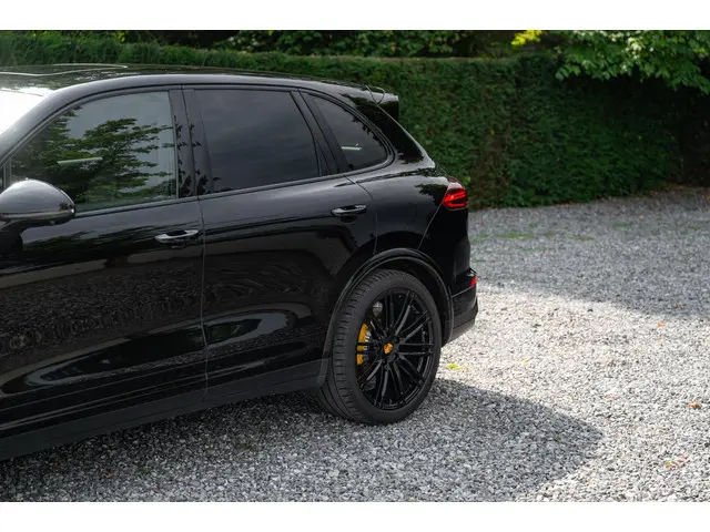 Porsche Cayenne 4.8 Turbo S 2014 Benzine 27