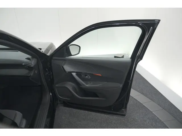 Peugeot 2008 PureTech 130 Active 2023 Benzine 59